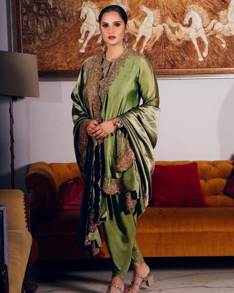 FANCY HEAVY CHINON SILK EMBROIDERY WORK TOP DHOTI WITH DUPATTA MEHENDI